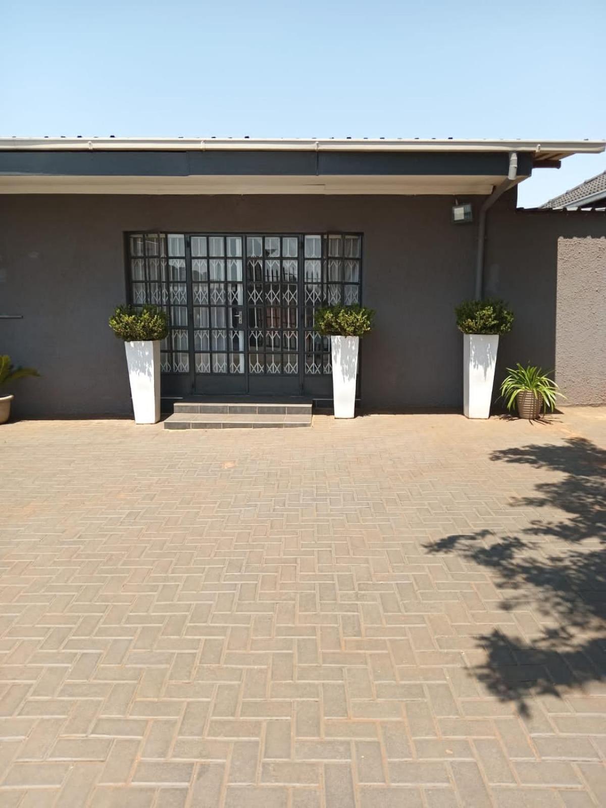 African Kingdom Guest House Boksburg Exterior photo
