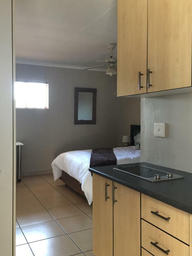 African Kingdom Guest House Boksburg Exterior photo